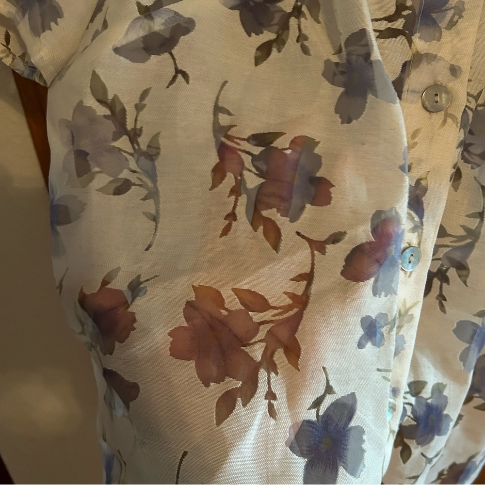 Women’s Size 14W Semi-Sheer Button Up Blue and White Floral Blouse - Picture 4 of 6